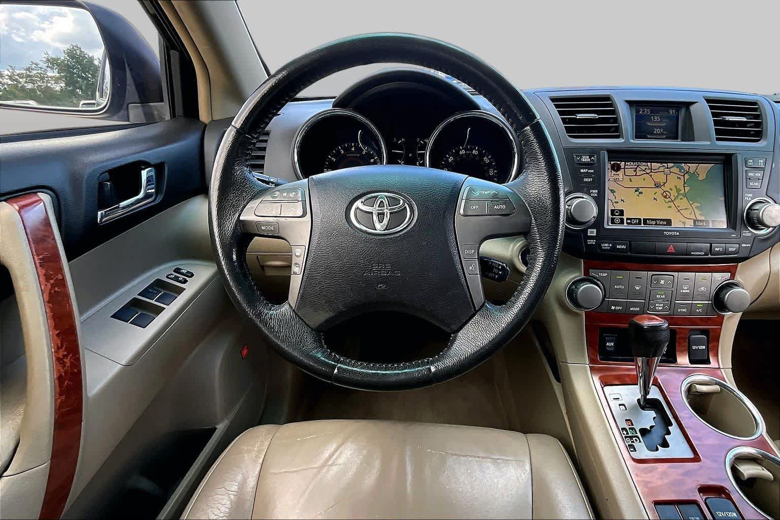 Used 2010 Toyota Highlander Limited w/ Extra Value Pkg 8 FWD image 4