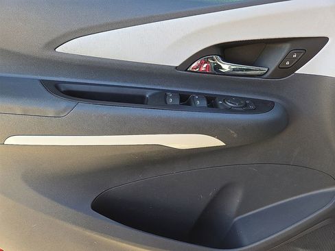 Used 2020 Chevrolet Bolt LT image 19