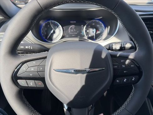 Used 2023 Chrysler Pacifica Limited w/ S Appearance Package image 22