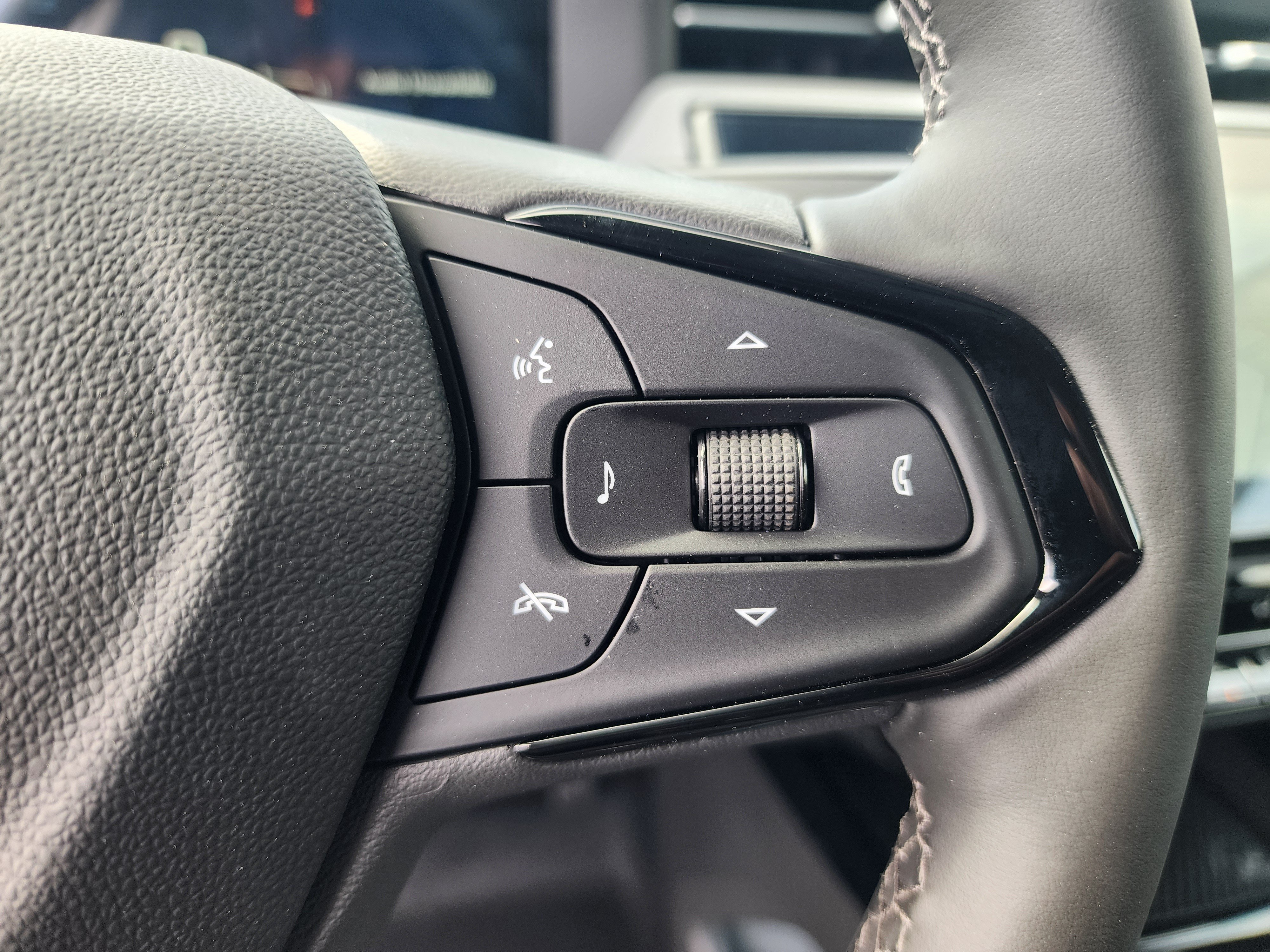New 2027 Chevrolet Bolt LT w/ Comfort Package FWD image 27