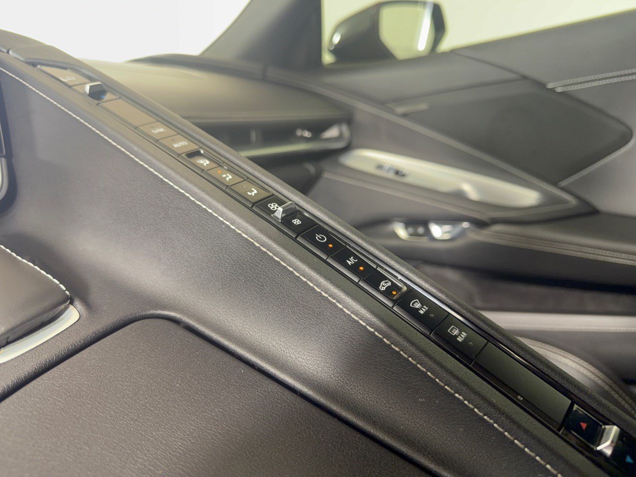 Used 2021 Chevrolet Corvette Stingray Coupe w/ Battery Protection Package RWD image 22