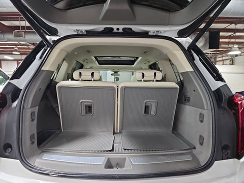 Used 2023 Cadillac XT6 Premium Luxury image 13