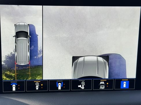 Used 2023 GMC Yukon AT4 w/ Technology Package image 34