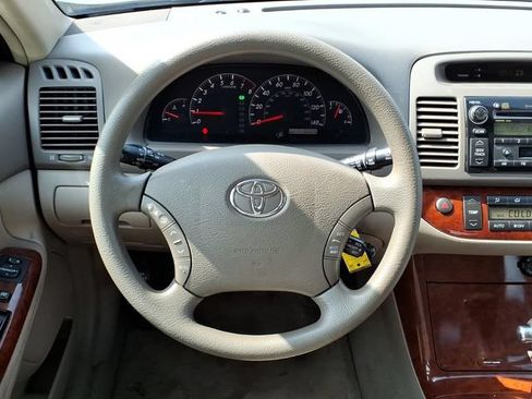 Used 2005 Toyota Camry LE FWD image 12