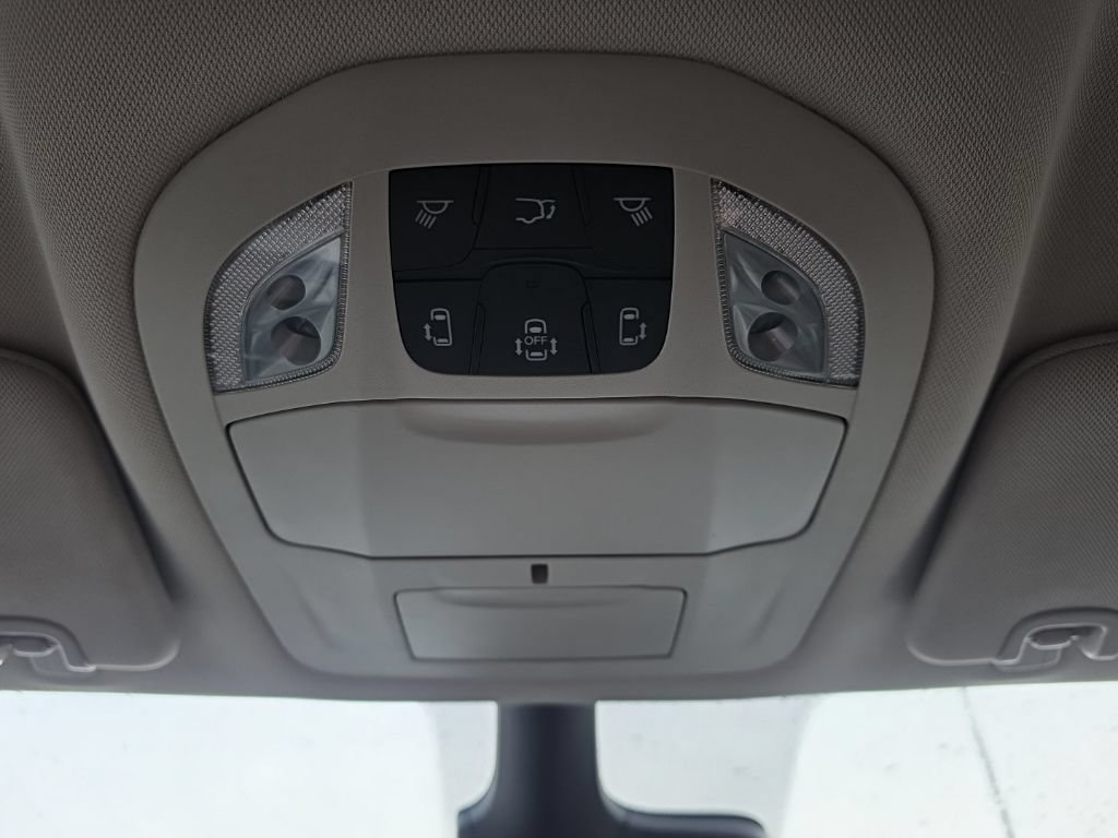 Used 2024 Chrysler Pacifica Touring-L FWD image 20