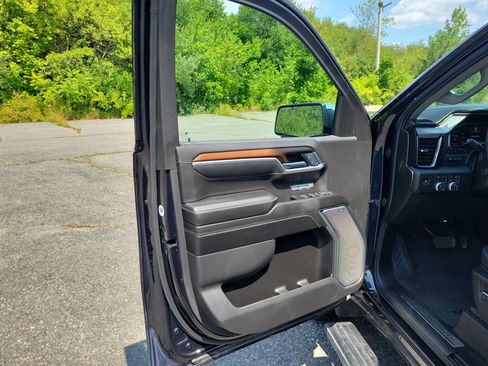Used 2025 GMC Sierra 1500 Denali w/ Technology Package AWD/4WD image 15