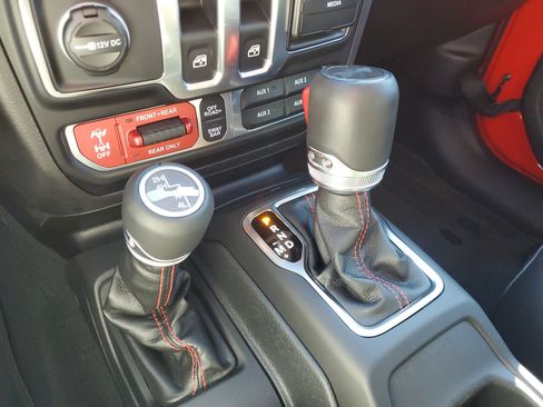 Used 2023 Jeep Wrangler Rubicon image 23