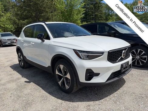 Certified 2023 Volvo XC40 B5 Plus w/ Climate Package AWD/4WD image 1