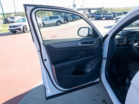 New 2026 Volkswagen Atlas Cross Sport SE image 11