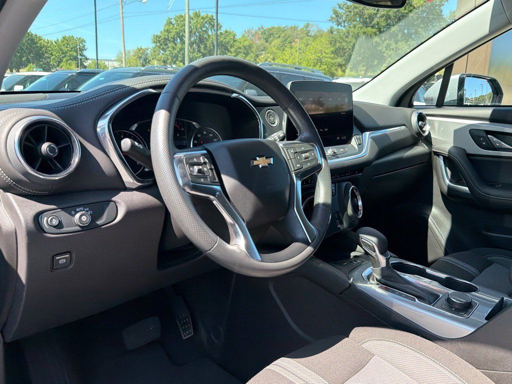 Used 2024 Chevrolet Blazer LT w/ Convenience Package FWD image 10