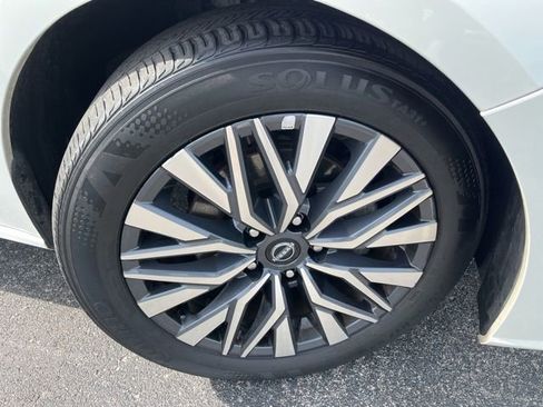 Used 2025 Nissan Altima 2.5 SV FWD image 10
