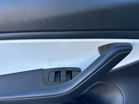 Used 2018 Tesla Model 3 image 11