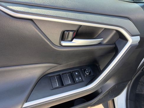 Used 2025 Toyota RAV4 XLE FWD image 11