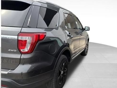 Used 2018 Ford Explorer XLT w/ Equipment Group 202A AWD/4WD image 6