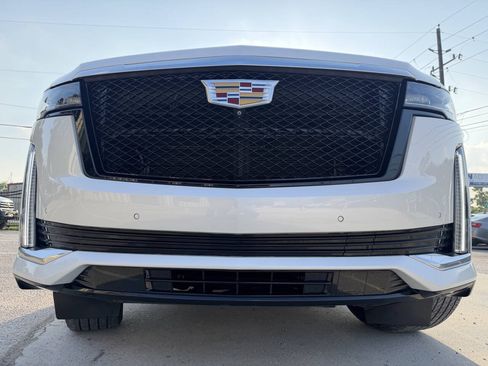 Used 2022 Cadillac Escalade Premium Luxury w/ Performance Package AWD/4WD image 24