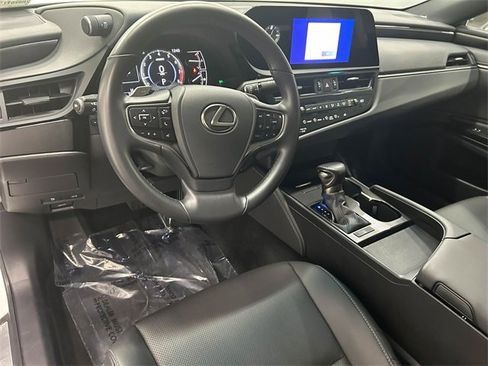 Certified 2025 Lexus ES 350 image 16