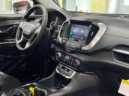 Certified 2024 GMC Terrain SLT w/ Infotainment Package II image 9