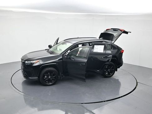 Used 2022 Toyota RAV4 SE image 46