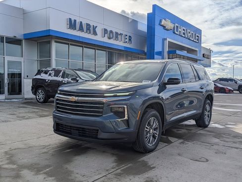 New 2026 Chevrolet Traverse LT w/ Driver Confidence Package image 1