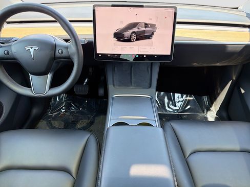 Used 2023 Tesla Model Y Long Range image 18