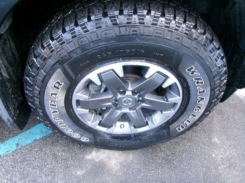 Used 2018 Nissan Frontier PRO-4X image 7