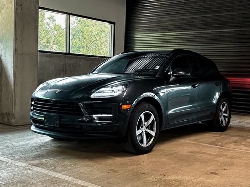 Used 2021 Porsche Macan AWD/4WD image 1