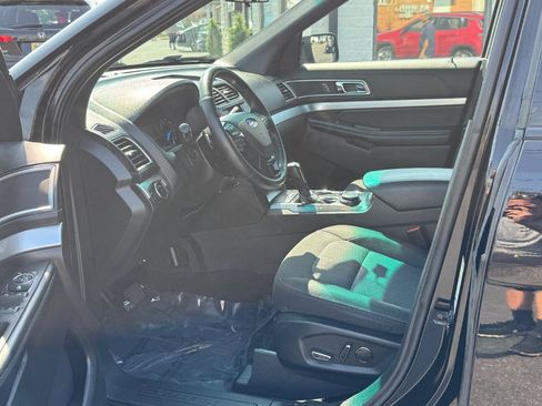 Used 2017 Ford Explorer XLT AWD/4WD image 14