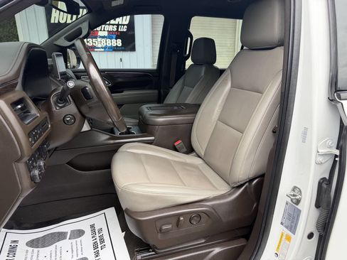 Used 2021 Chevrolet Tahoe Z71 w/ Z71 Off-Road Package AWD/4WD image 17