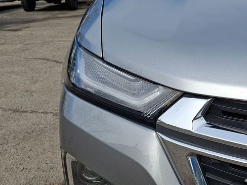 Used 2023 Chevrolet Traverse LT image 11