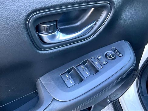 Used 2023 Honda HR-V LX image 31