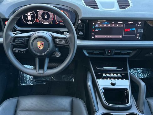 Used 2025 Porsche Cayenne image 14