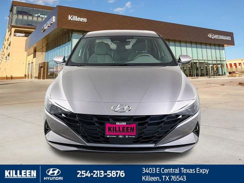 Used 2023 Hyundai Elantra SEL w/ Convenience Package FWD image 2
