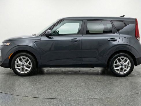 Used 2025 Kia Soul LX w/ LX Technology Package FWD image 5