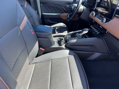 Used 2024 GMC Canyon AT4 w/ AT4 Premium Package image 8