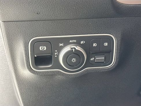 Used 2026 Mercedes-Benz GLB 250 4MATIC image 10