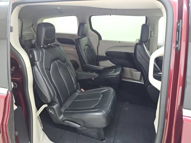 Used 2023 Chrysler Pacifica Touring-L FWD image 18