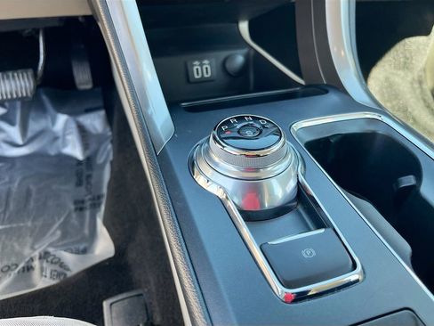 Used 2019 Ford Fusion SE FWD image 16