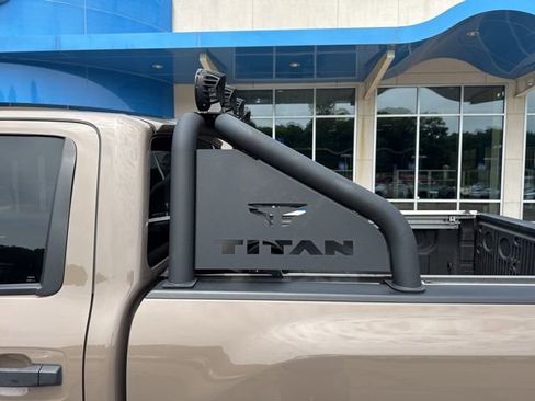 Used 2021 Nissan Titan PRO-4X w/ Pro-4x Convenience Package AWD/4WD image 12