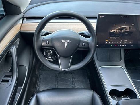 Used 2023 Tesla Model 3 Standard Range image 16