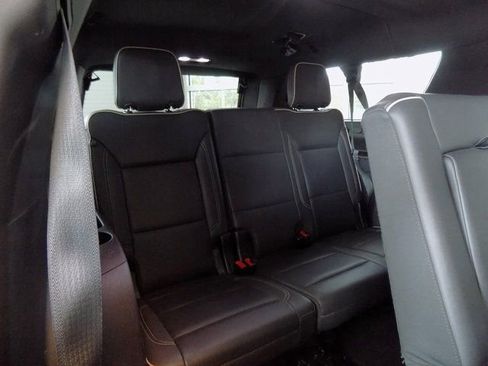 Used 2024 GMC Yukon XL SLT image 34