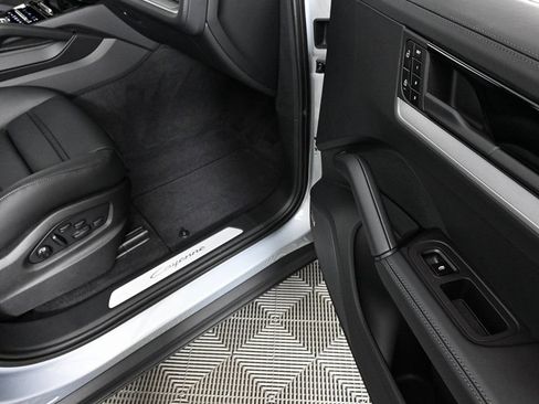 Certified 2026 Porsche Cayenne Coupe AWD/4WD image 26