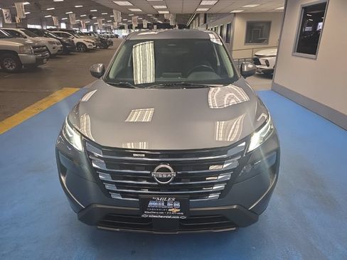 Used 2025 Nissan Rogue SV AWD/4WD image 17