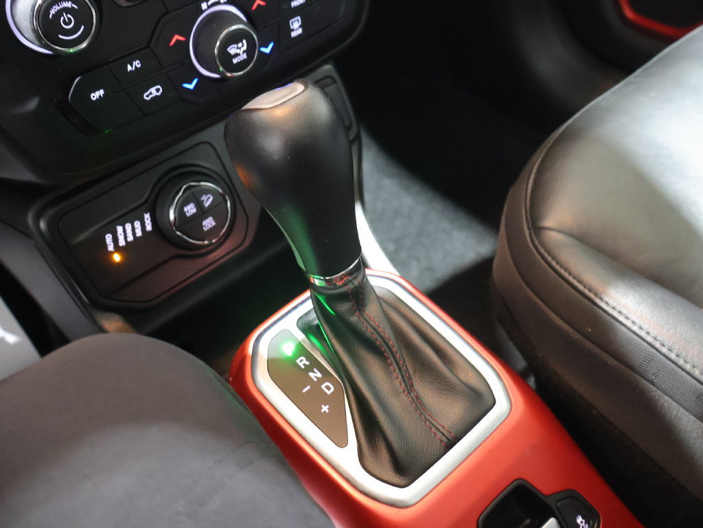 Used 2019 Jeep Renegade Trailhawk AWD/4WD image 29