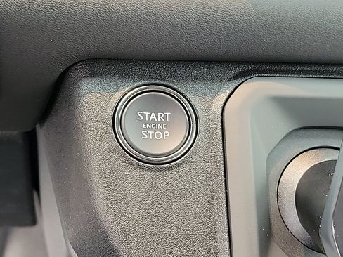 New 2023 Land Rover Defender 110 X image 19