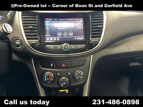 Used 2020 Chevrolet Trax LT w/ LT Convenience Package image 18