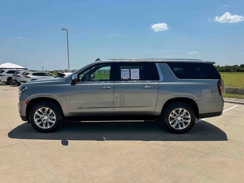 Used 2023 Chevrolet Suburban Premier AWD/4WD image 6