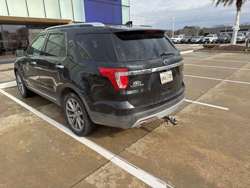 Used 2017 Ford Explorer Limited image 3