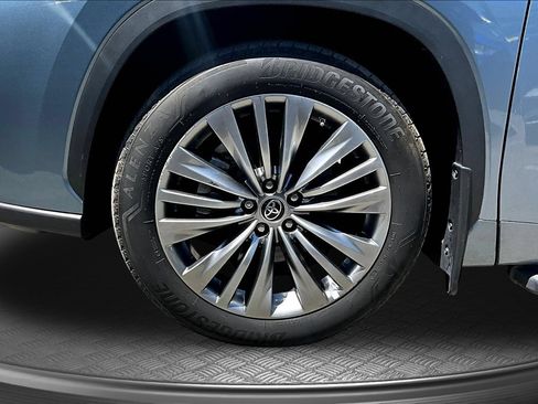 Used 2022 Toyota Highlander Platinum AWD/4WD image 36