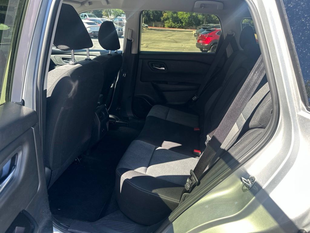 Used 2025 Nissan Rogue SV AWD/4WD image 6