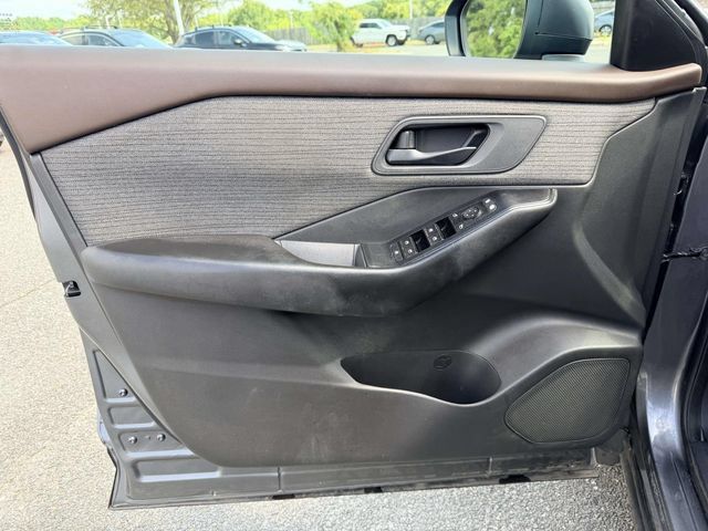 Used 2023 Nissan Rogue S AWD/4WD image 14